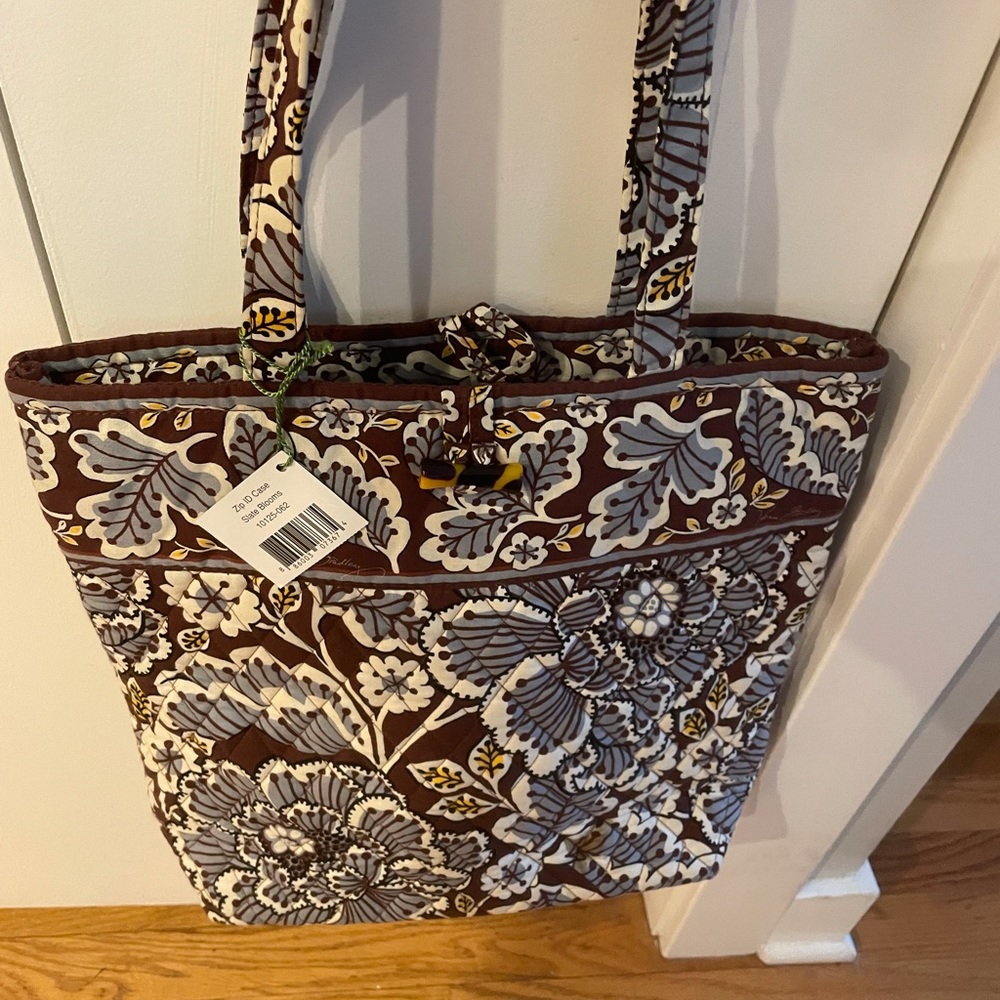 Vera Bradley medium sized tote. Never used, new with tags.